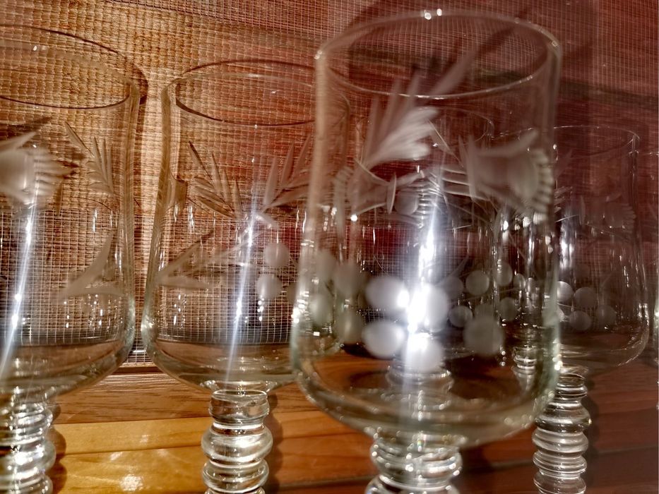 Кристални чаши 6 бр гравирани гроздов флорален мотив ракия 89 лв за 6