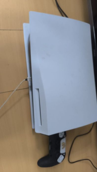 Продам ps5 все вопросы писать на WhatsApp