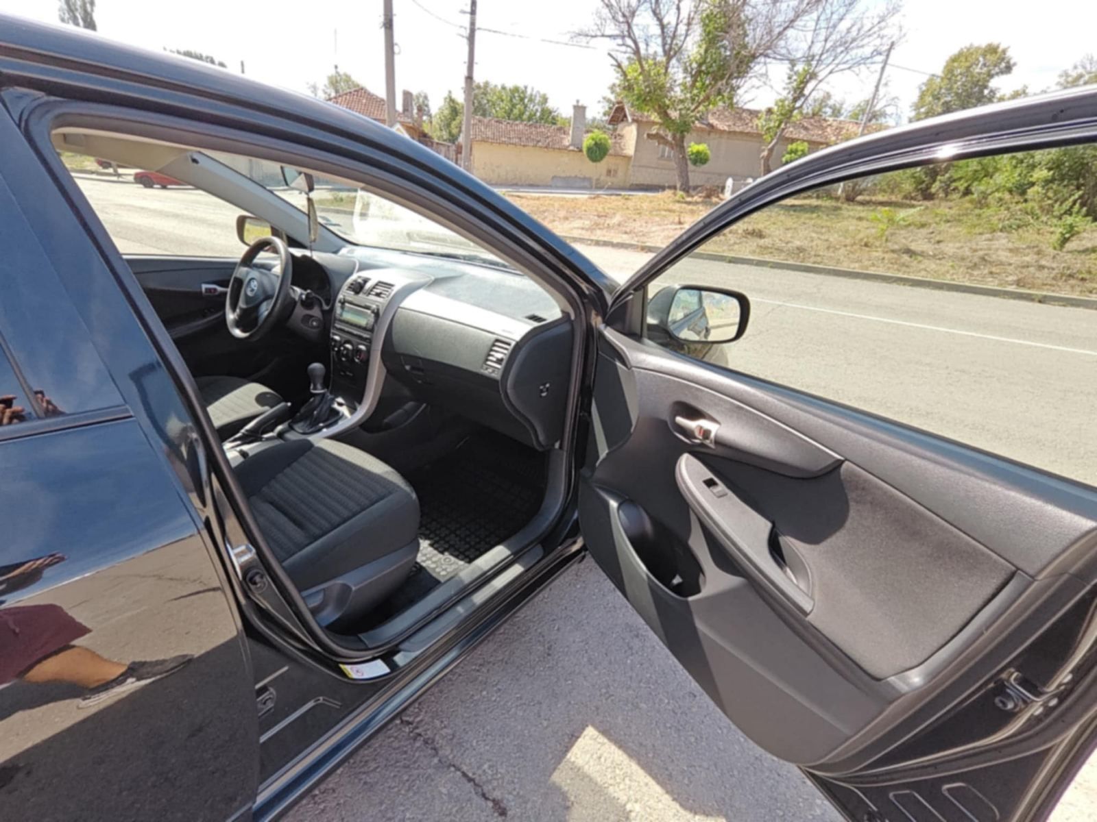 Автомобил Toyota Corolla