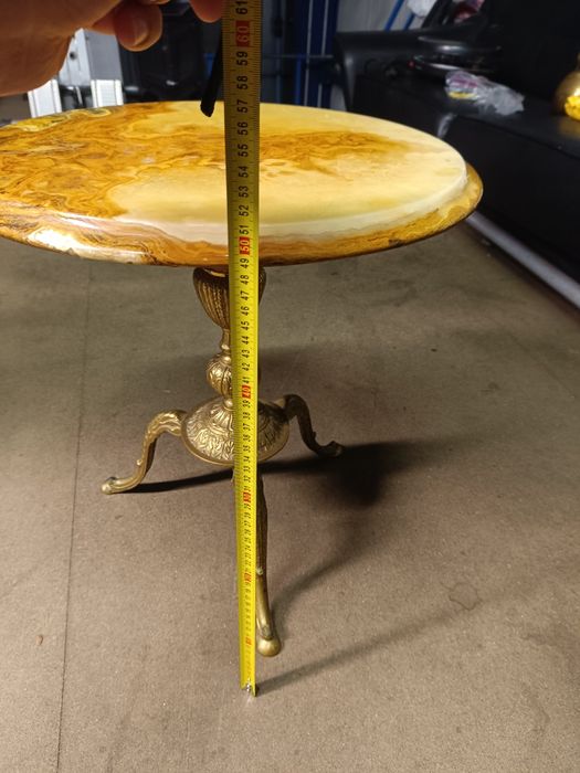 Барокова бронзова маса със плод от оникс