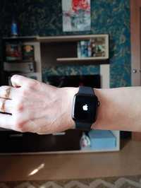 Apple Watch SE 40 мм. идеальные !!!