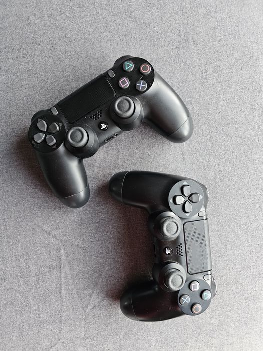 Ps4 slim 1TB 2 manete 2 jocuri