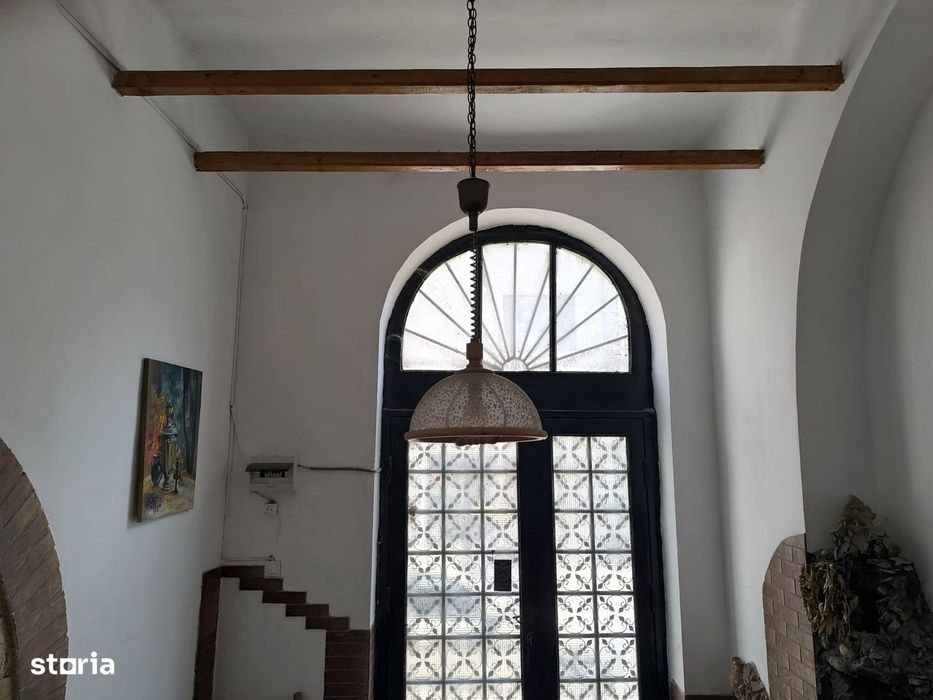 COD IS 1674 Spațiu comercial de închiriat, S+P+1+Pod