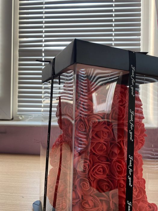 Мече от рози-червено