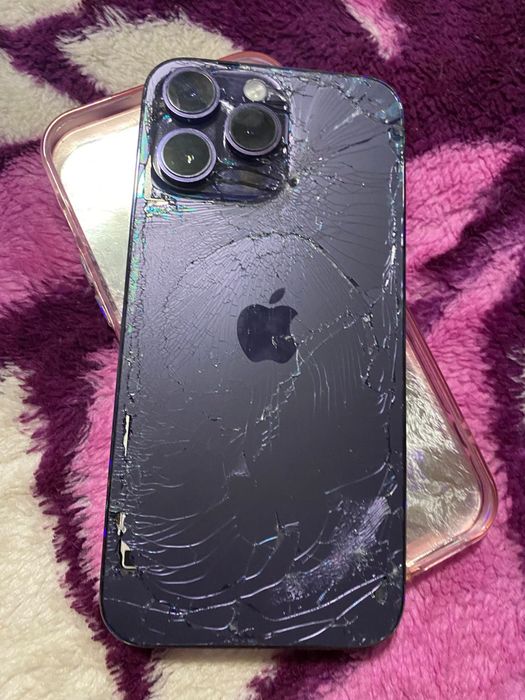 vand iphone 14 pro max, telefonul merge ok, doar spatele este spart
