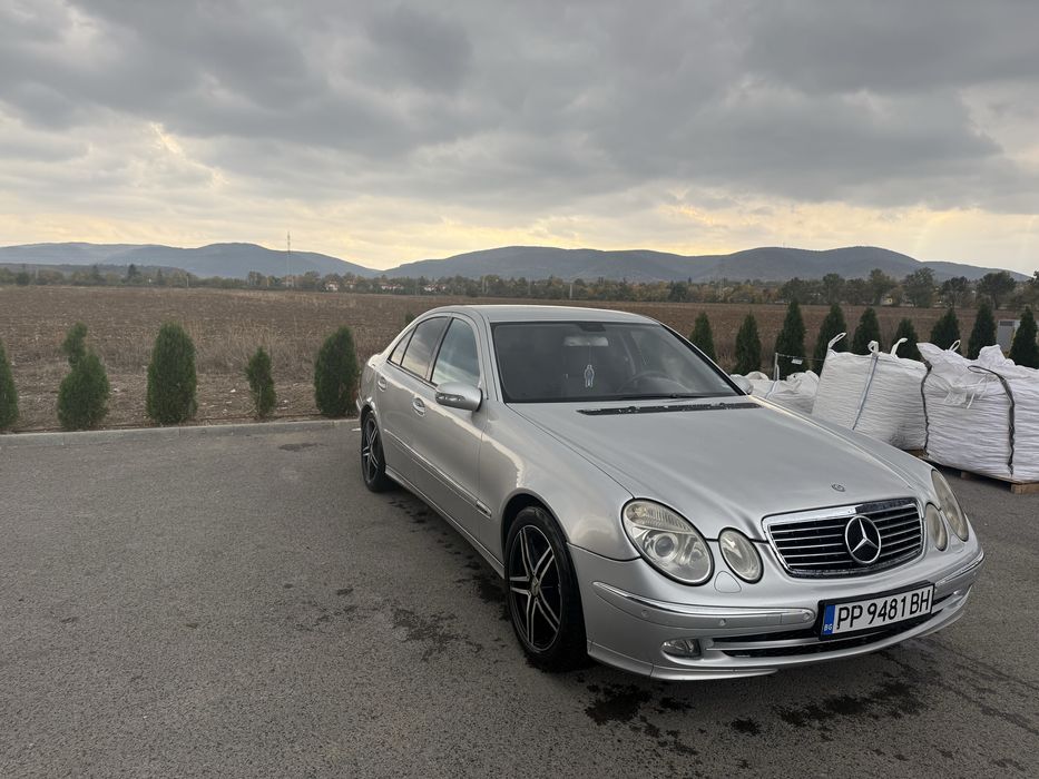 Mercedes e220.