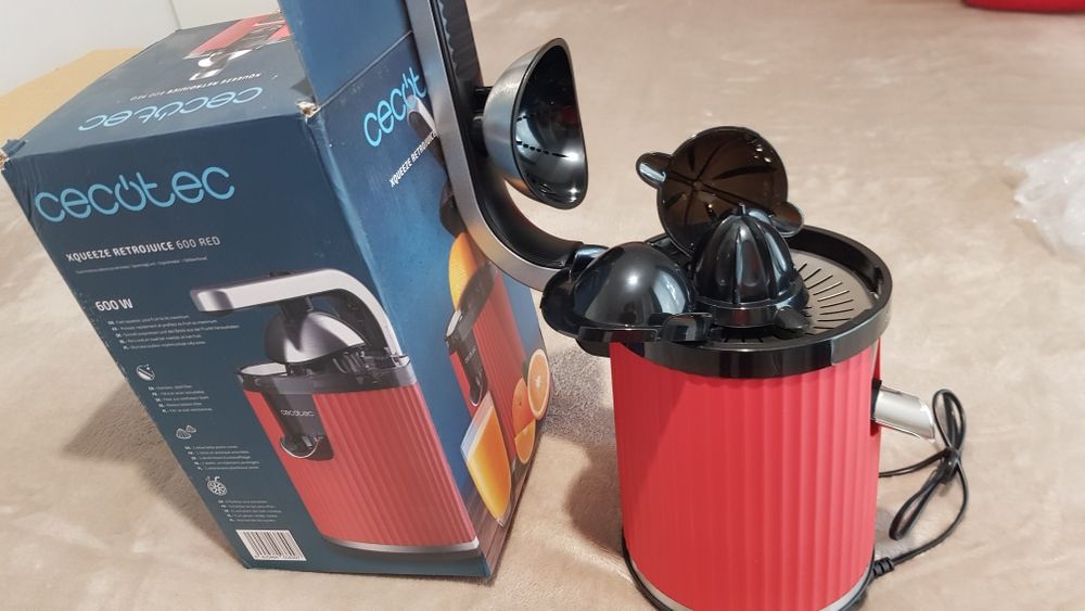 Vand storcator de fructe, nou in cutie.