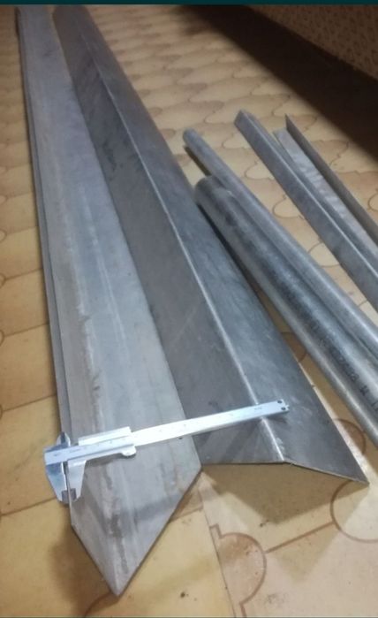 Уголок 100 нерж, шкаф, трубы ПВХ 100 и тройники канализации