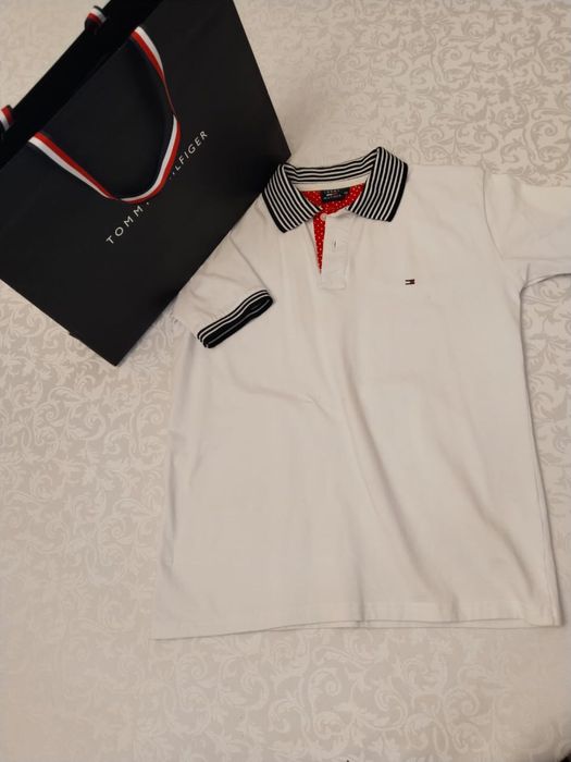 Красивая футболка от Tommy Helfiger