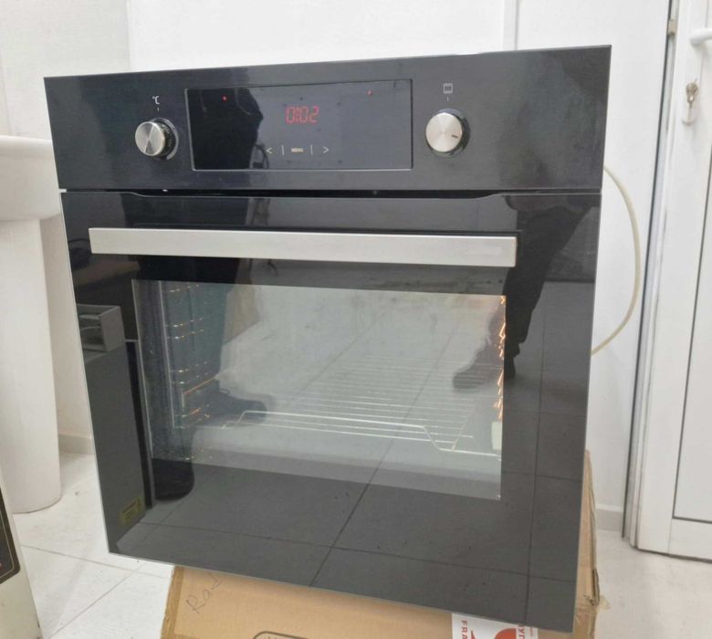 Фурна за вграждане Amica BOC5542S – перфектно състояние!