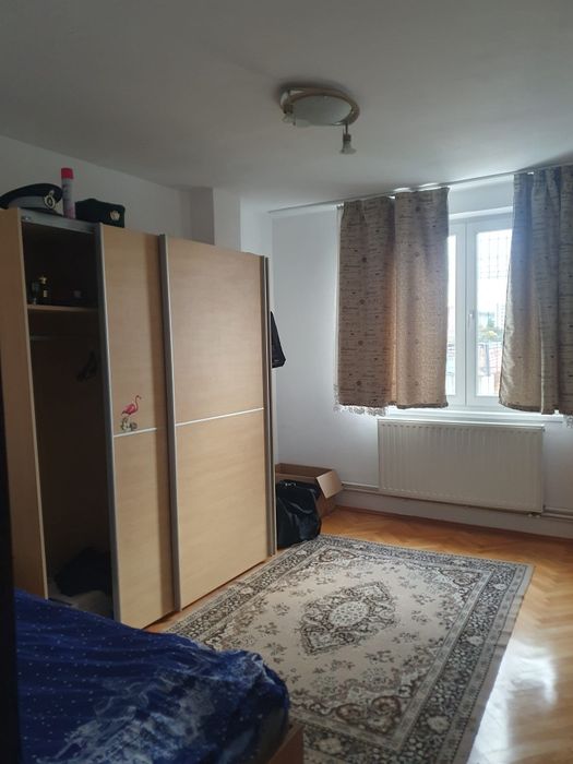 Inchiriez apartament cu 4 camere central