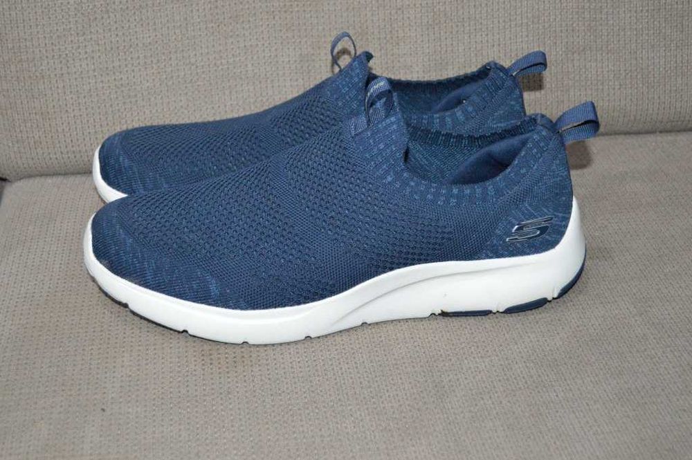 Adidasi Skechers fara siret 45