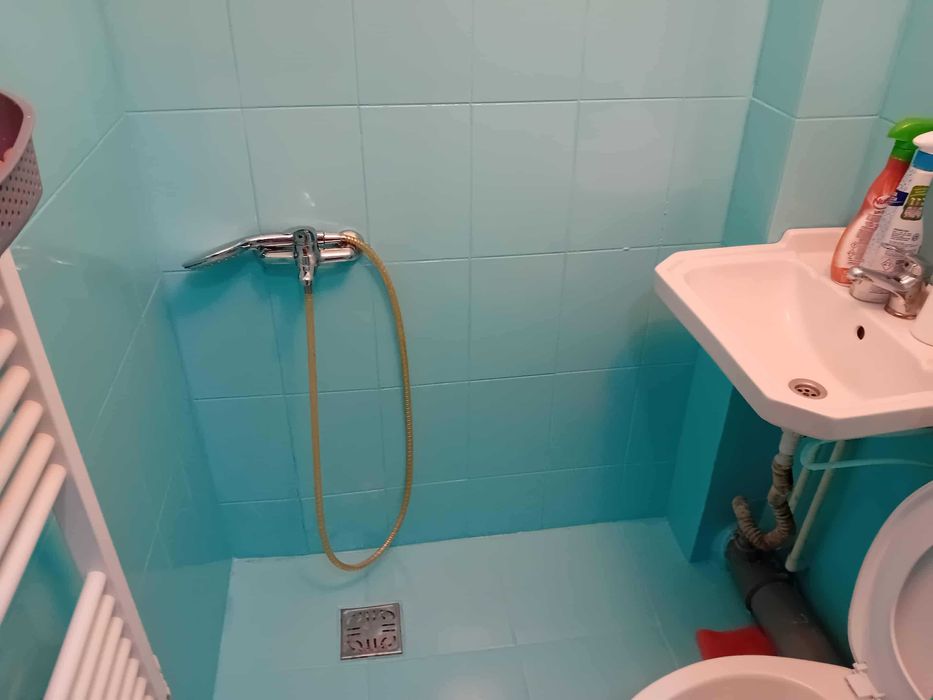 Garsoniera 24mp Piata Maratei etaj 1 centrala termopan renovata baie