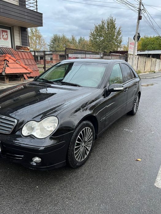 Mercedes C200CDI , 2005, stare impecabila, km reali, porneste la sfert