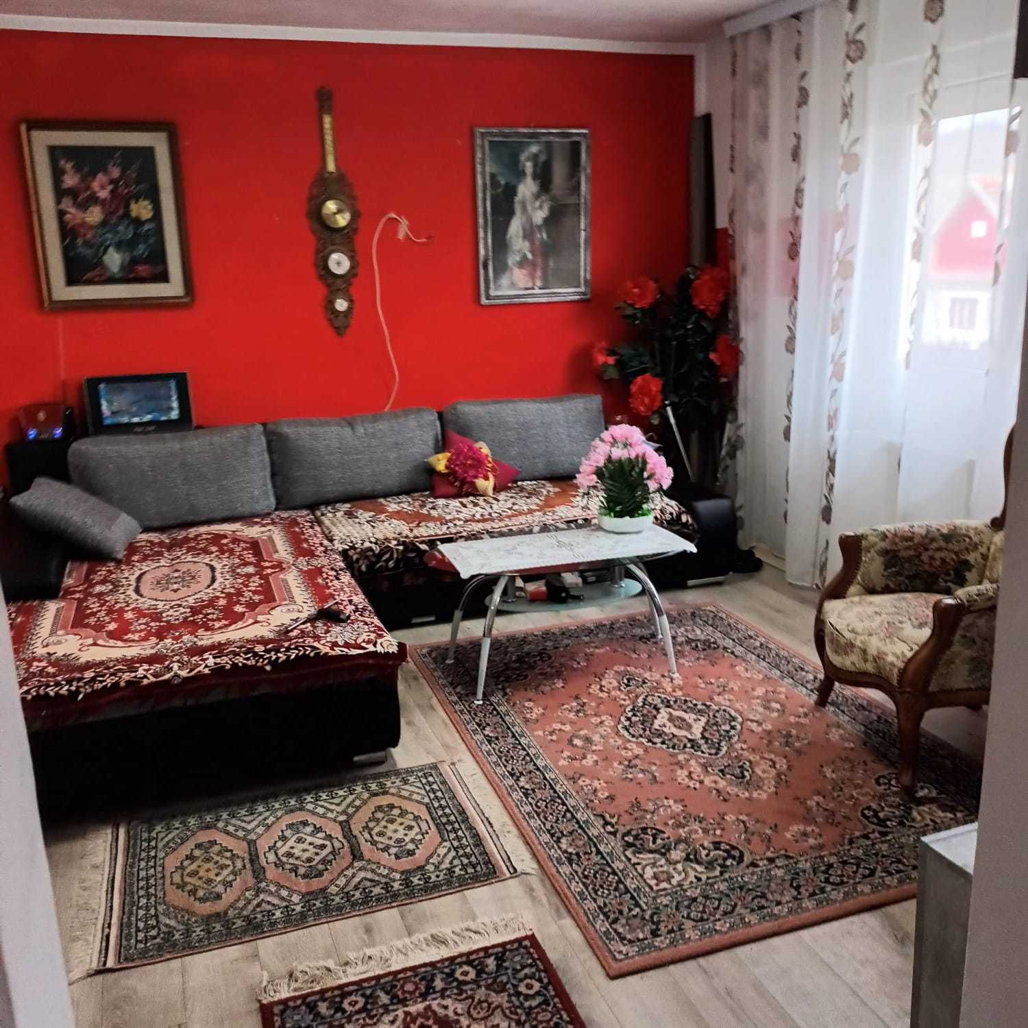 Casă la țară peisaj pitoresc