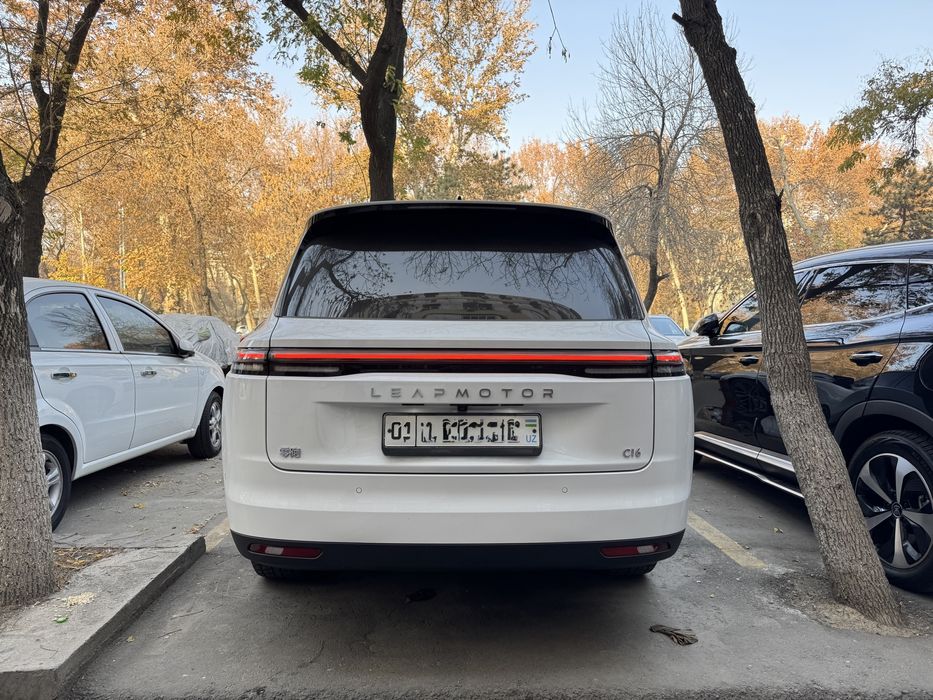 Leapmotor C16 2024 Белый Гибрид 2 позиция