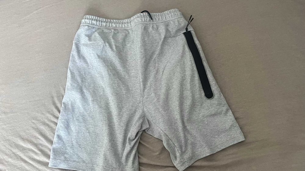 Pantaloni Nike Tech