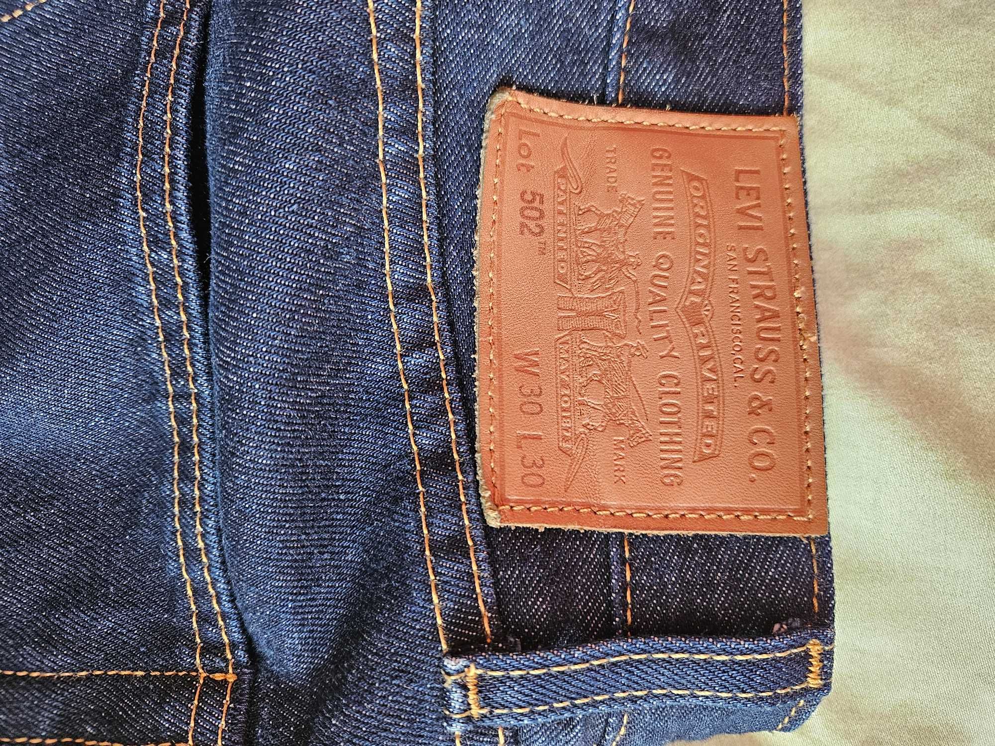 Продавам дънки Levis 501 и 502