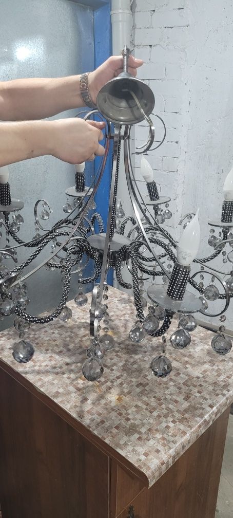 Продам люстру большую