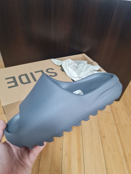 Vând - Yeezy Slides - Slate Grey - 40