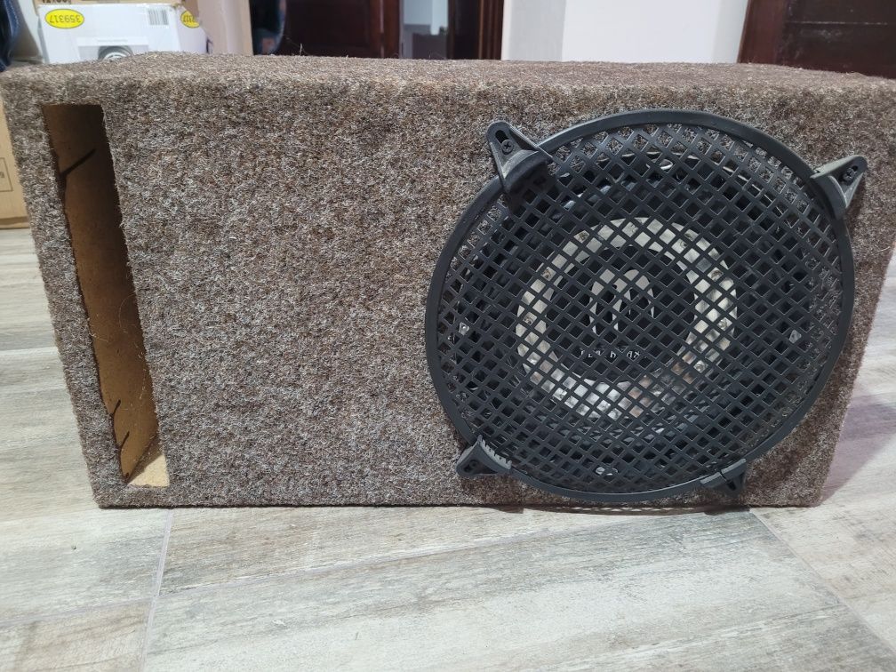 Subwoofer cu statie