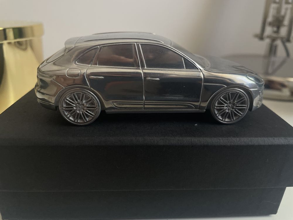 Porsche Macan Turbo – Limited Edition метален модел с кутия