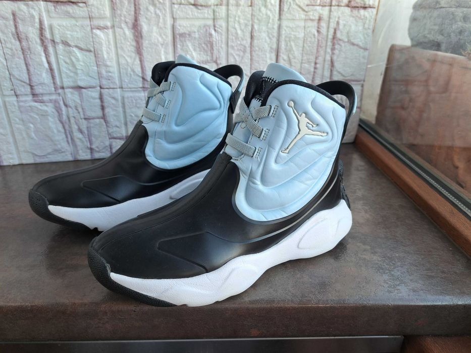 детски ботуши,зимни обувки,боти,апрески,NikeJordan номер35 за момче