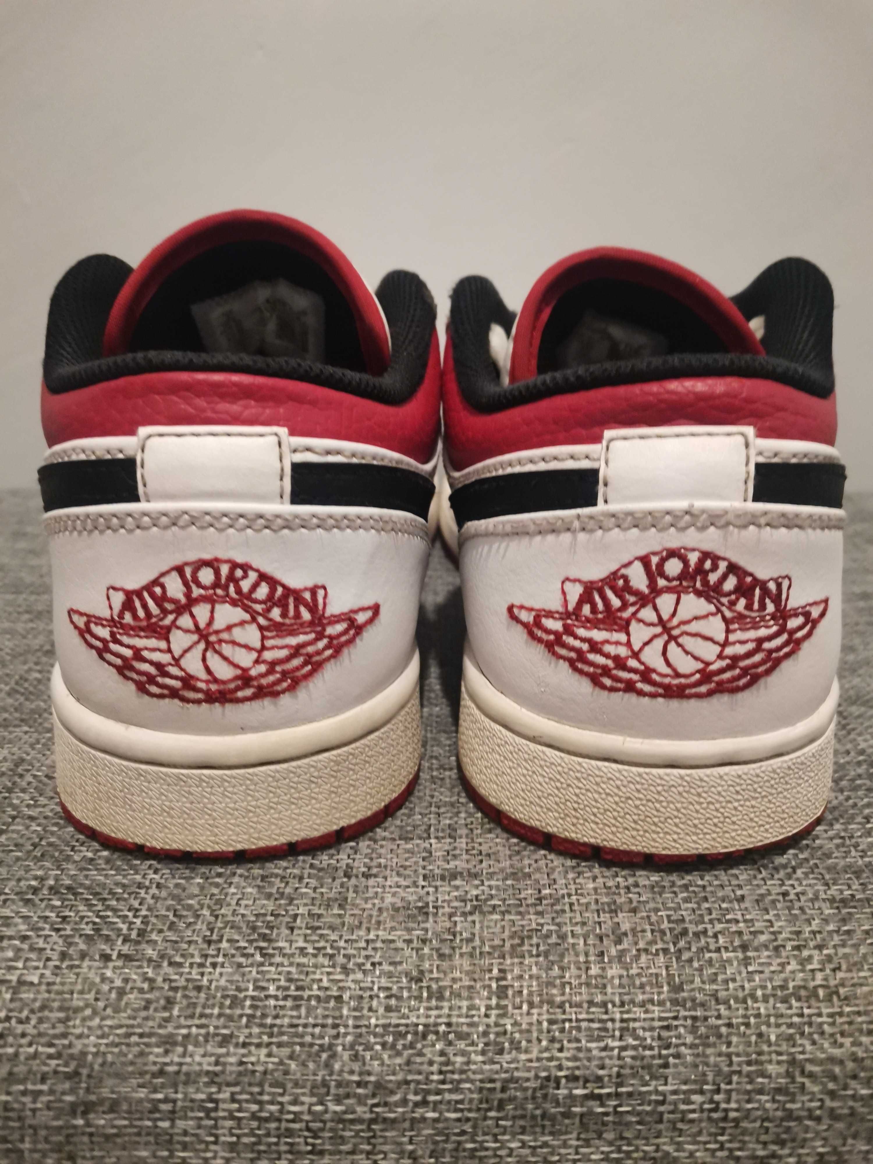 Jordan 1 Low White University Red Black.