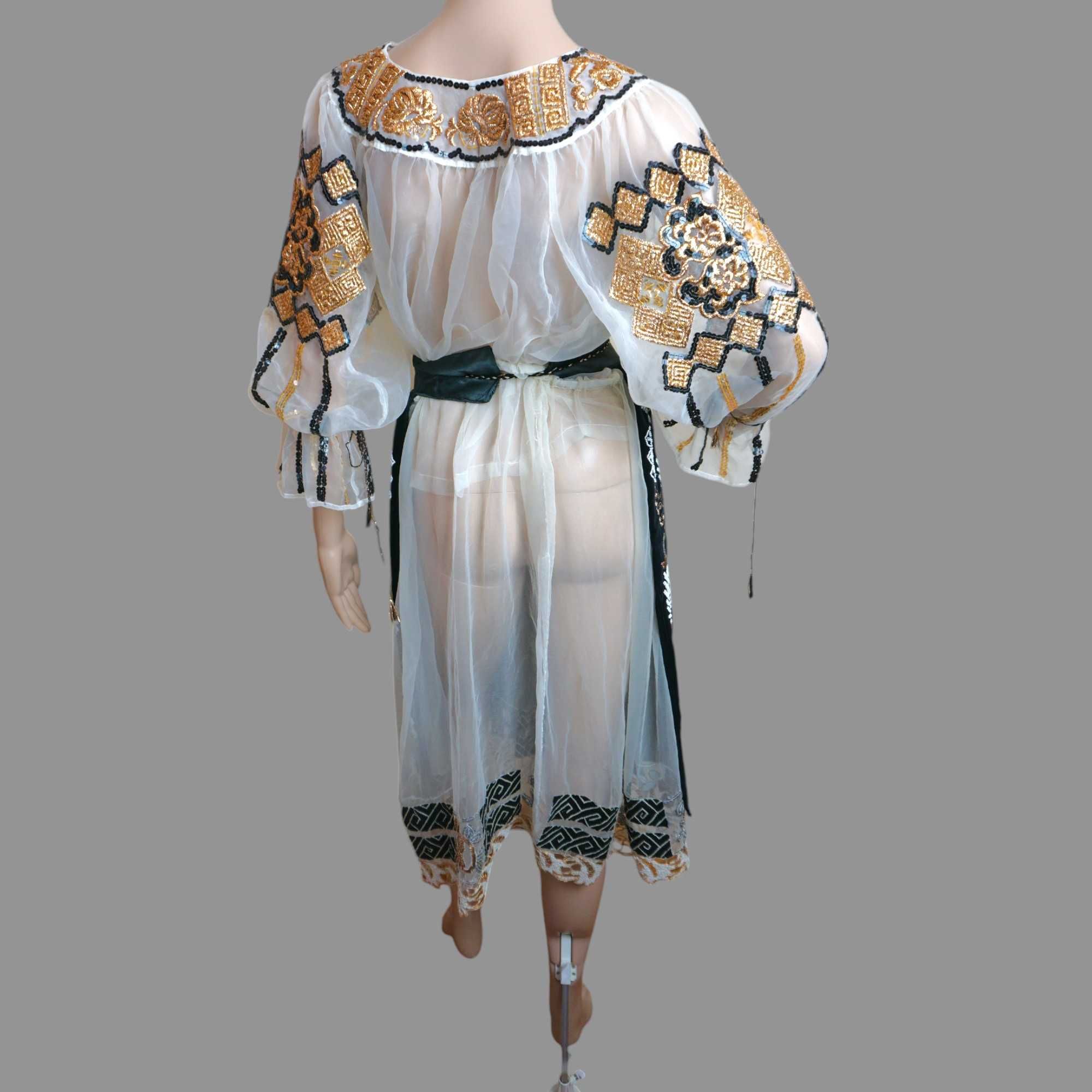 Costum popular vechi din Banat  cusut cu fir de lame auriu 36-38