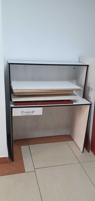 Продам стол и доски дсп 2000тг