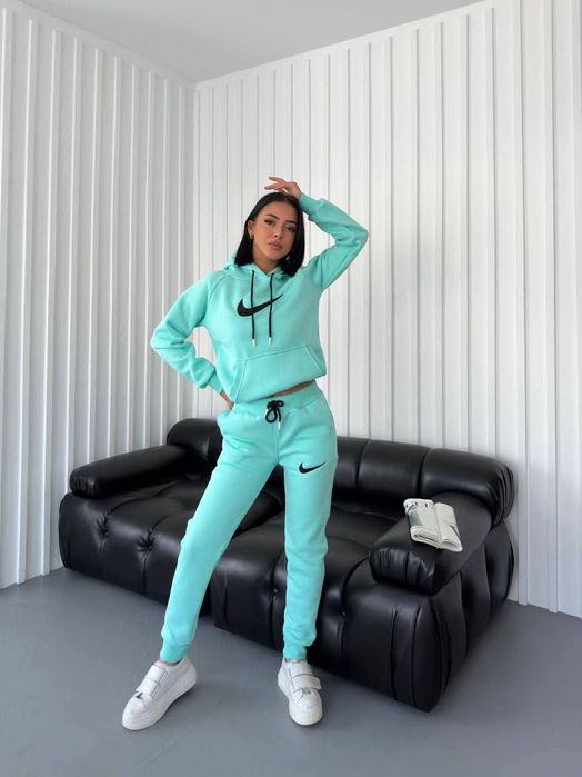 Дамски екипи, триконечна вата, лого бродерия