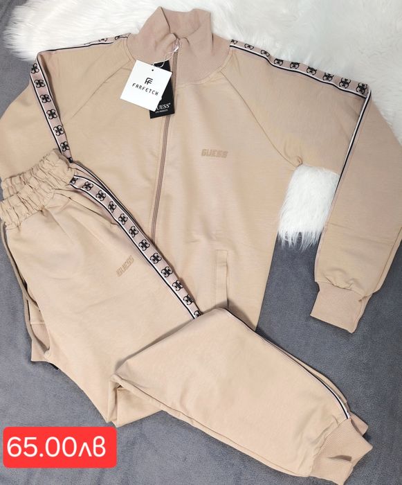 Дамски спортни комплекти