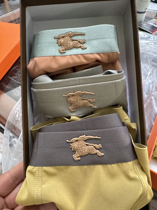 мъжки боксерки burberry M размер