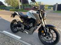 Motocicleta Honda CB125R A1