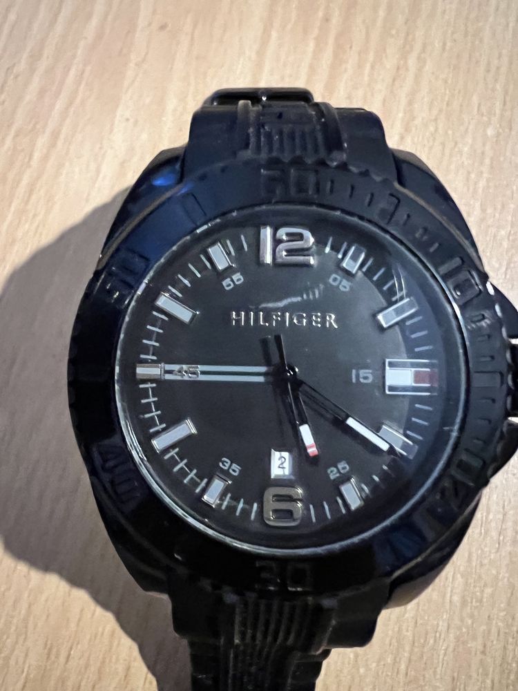 Часовник Tommy Hilfiger