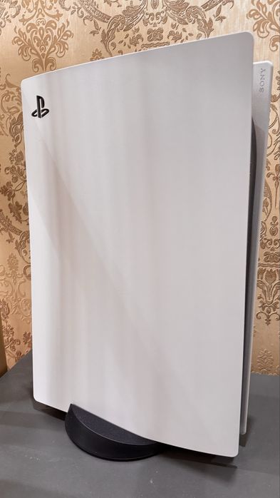 PlayStation 5, 2 джойстика +игра