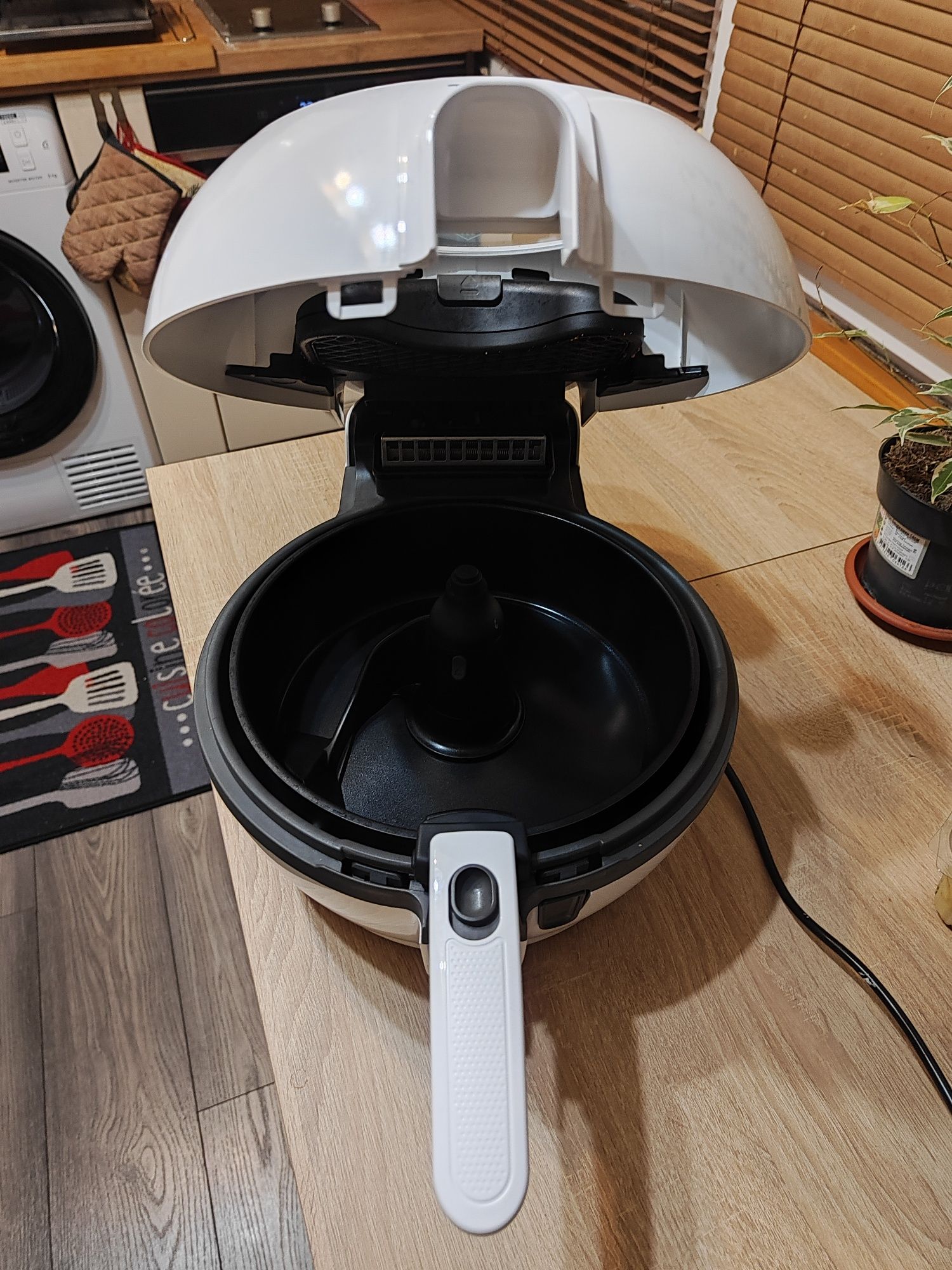 Фритюрник с горещ въздух Tefal