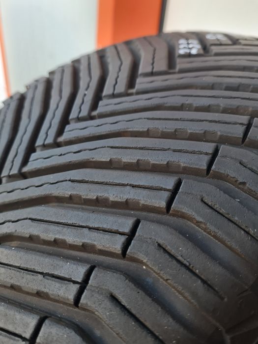 Всесезонни гуми 2 броя MICHELIN CrossClimate 2Suv 235 50 R19 дот 4923