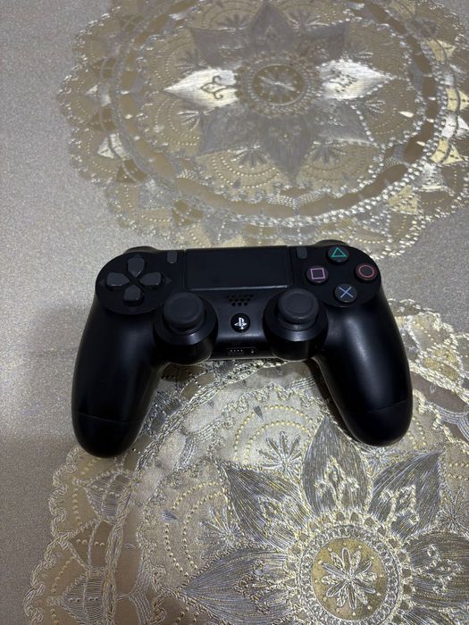 Vând playstation 4 slim + jocuri