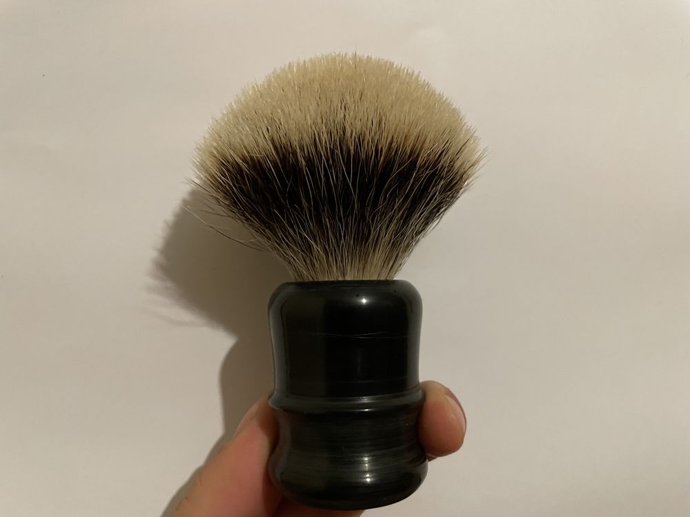 Pamatuf de barbierit, Bursuc Finest silvertip 24mm