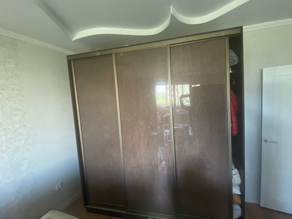 Продам шкаф плательный