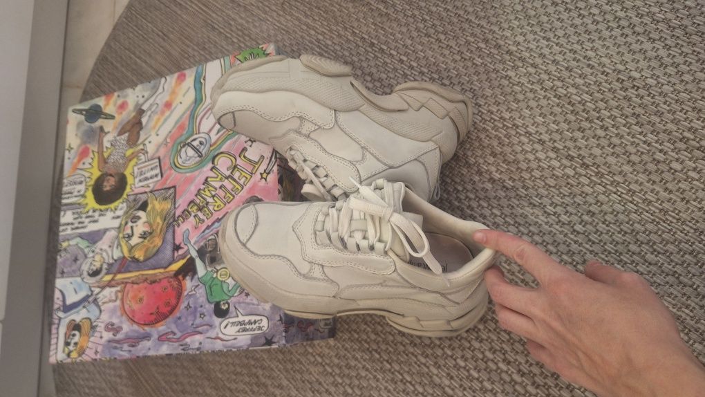 Сникърси на марката Jeffrey Campbell