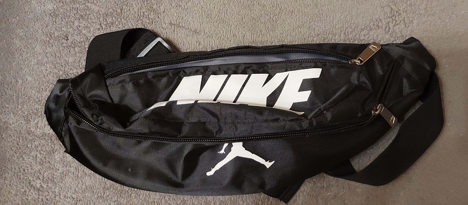 Чантичка тип банан Nike-Jorden