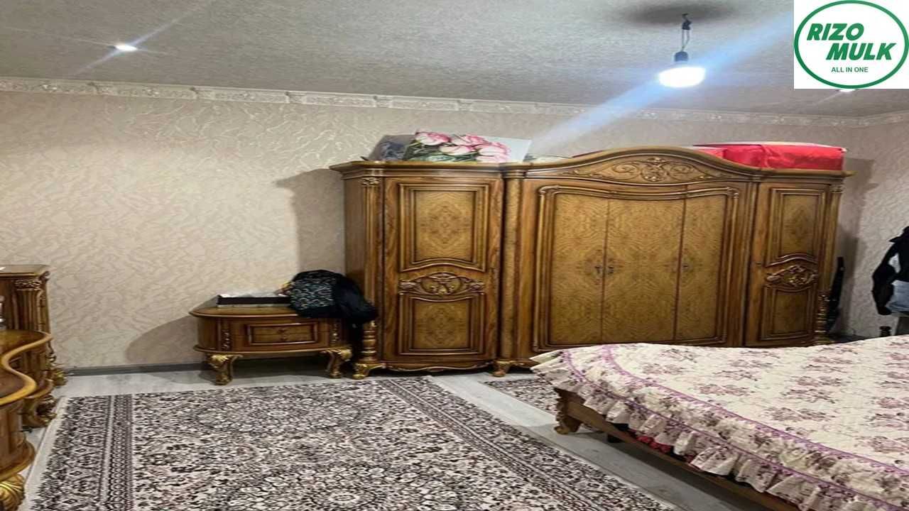 Чилонзор Мевазор махалласида шинамгина уй сотилади. NR494/38