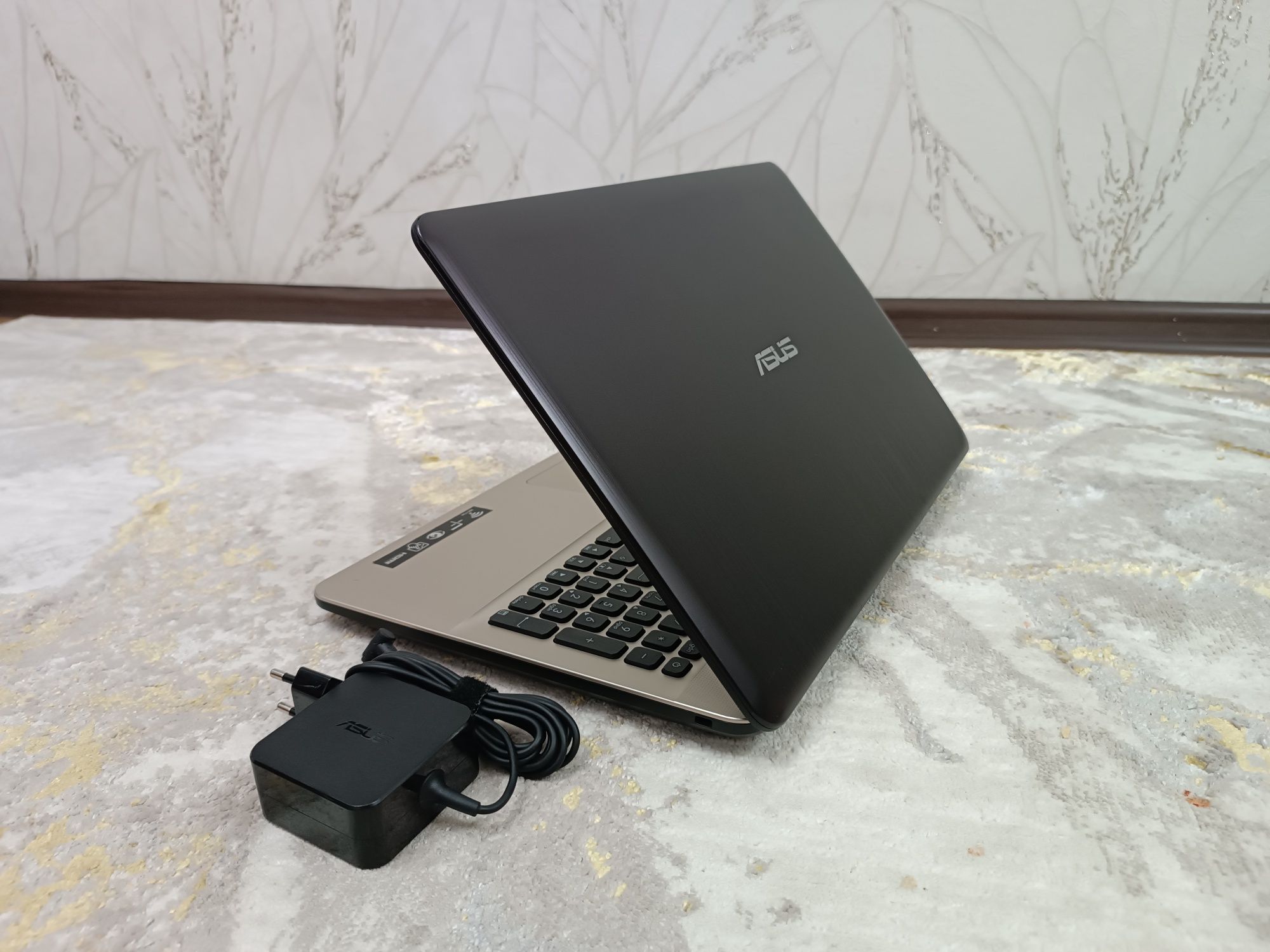 Ноутбук ASUS Windows 10 SSD.