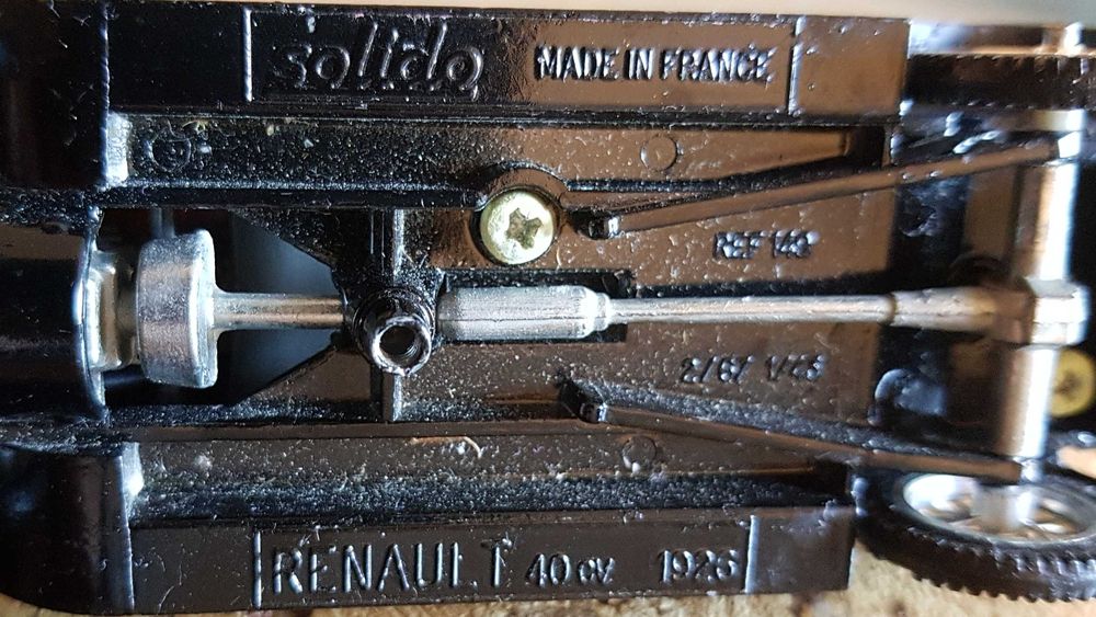 Две старинни колекционерски колички