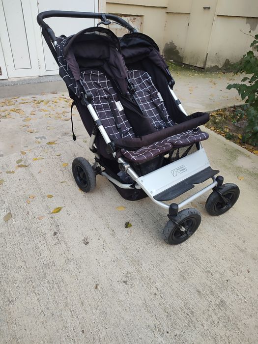 Продавам количка за близнаци Mountain buggy