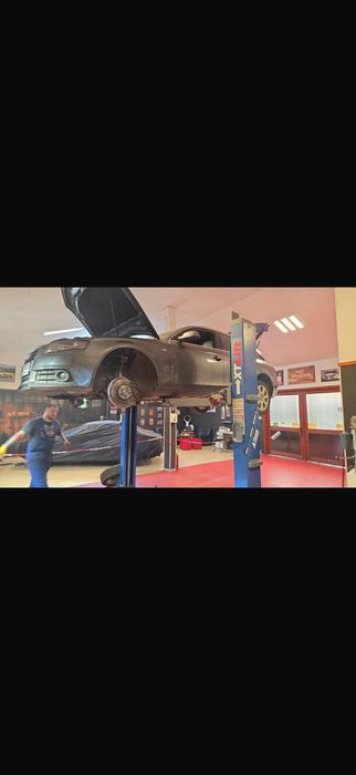 Audi A4 b8 masina nu necesita investiti. Nerulat in Ro