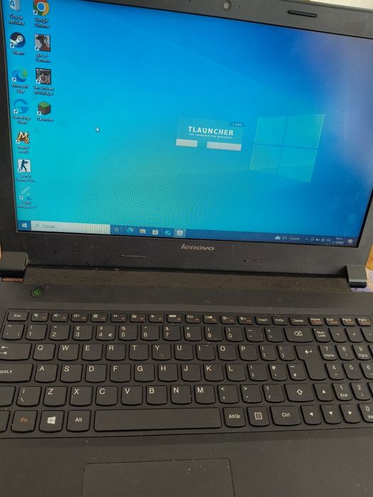 Leptop Lenovo se vinde cu tot cu încărcător original