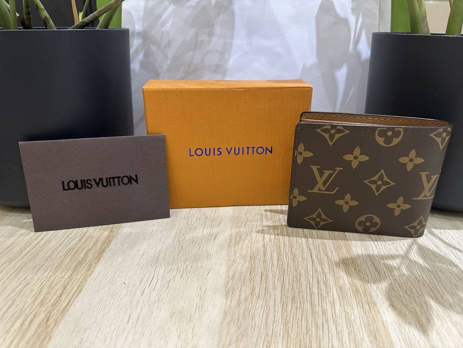 Louis Vuitton Портфейл Чисто Нов